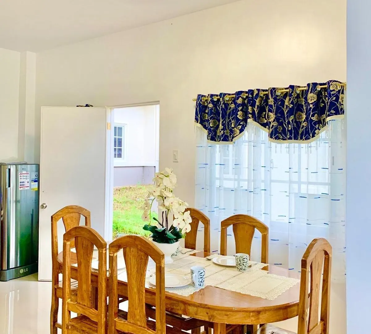 Eds Spacious 3-Bedroom 2-Full Bathroom House With Wifi, Ac And Pool Tinago 0*,