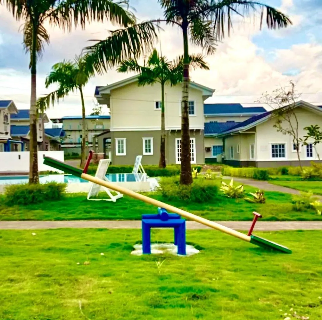 Eds Spacious 3-Bedroom 2-Full Bathroom House With Wifi, Ac And Pool Tinago Holiday home