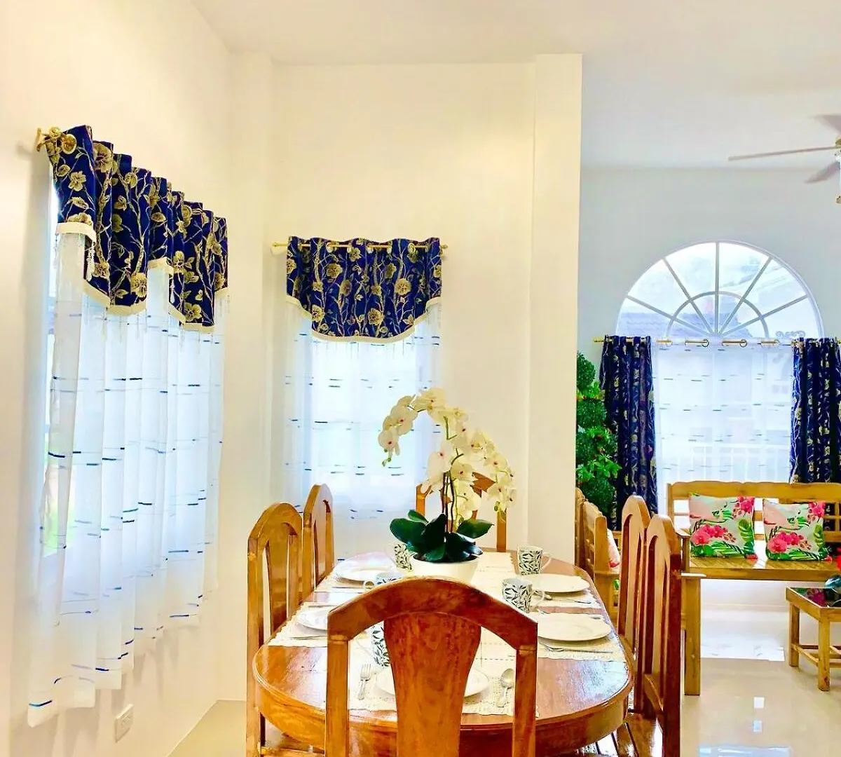 Eds Spacious 3-Bedroom 2-Full Bathroom House With Wifi, Ac And Pool Tinago Holiday home