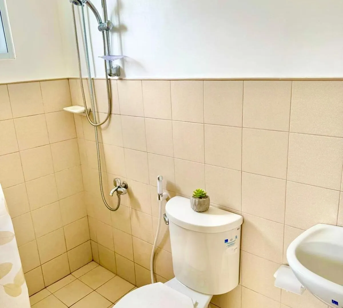 Eds Spacious 3-Bedroom 2-Full Bathroom House With Wifi, Ac And Pool Tinago Holiday home