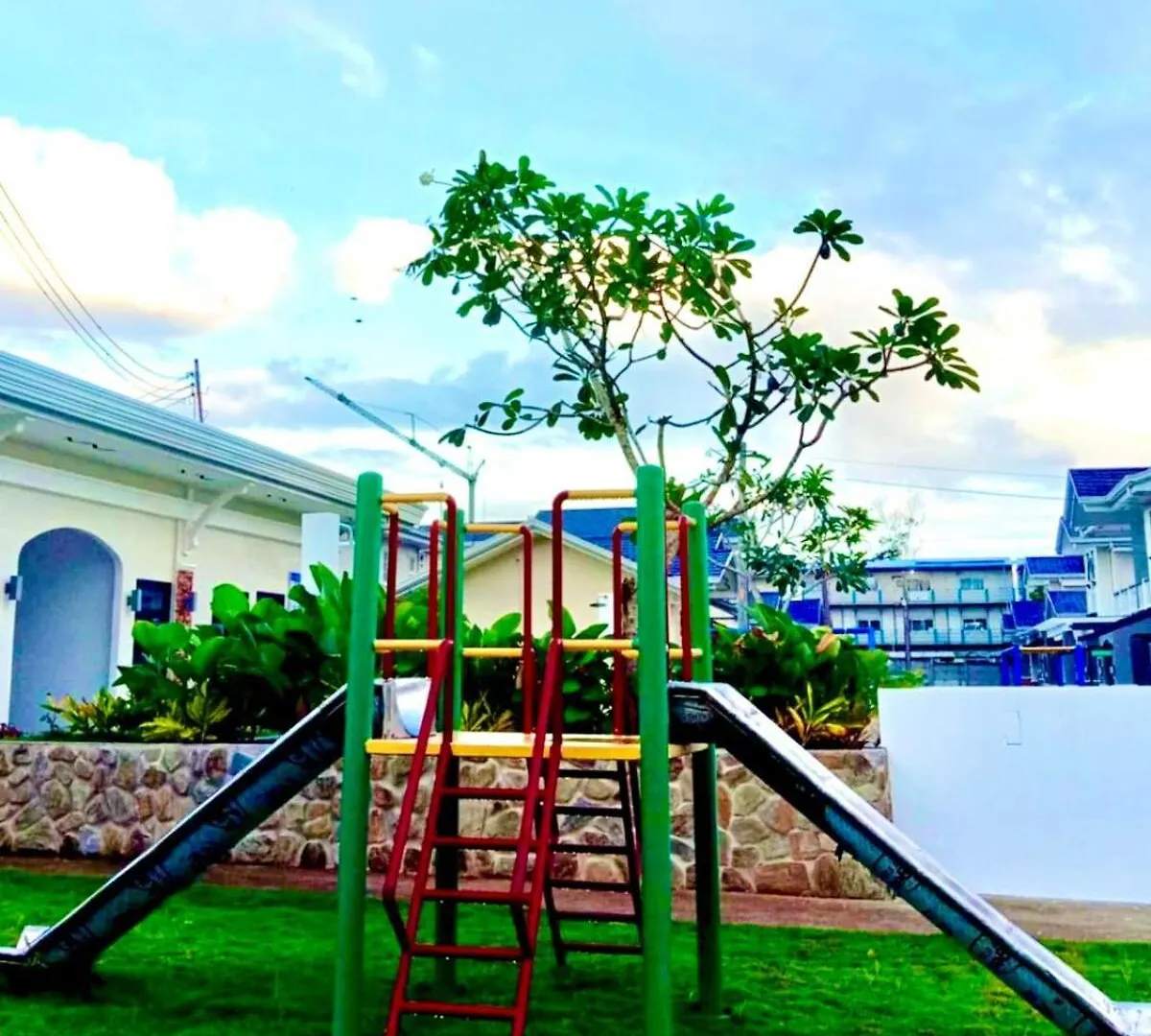 Holiday home Eds Spacious 3-Bedroom 2-Full Bathroom House With Wifi, Ac And Pool Tinago