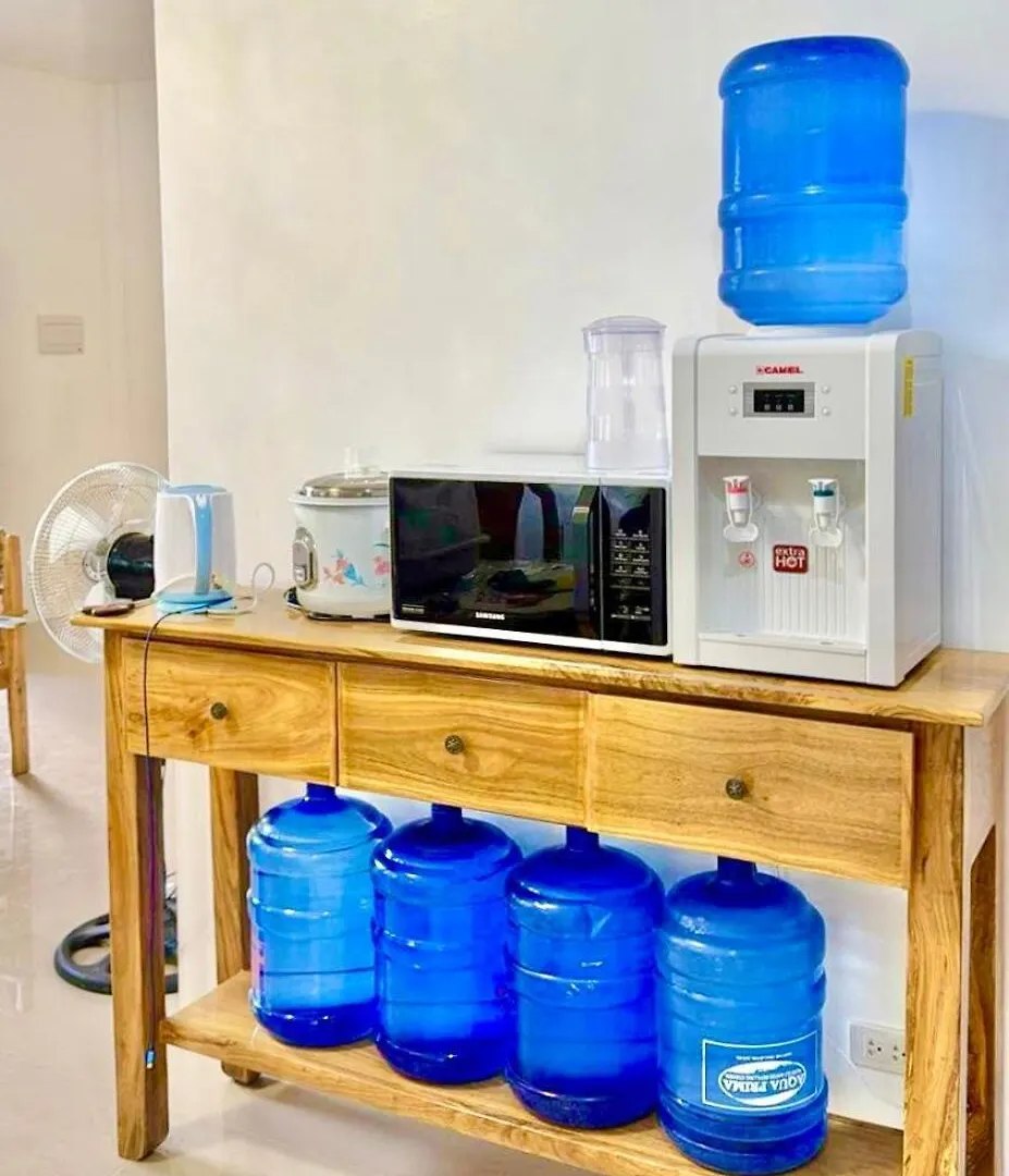Eds Spacious 3-Bedroom 2-Full Bathroom House With Wifi, Ac And Pool Tinago
