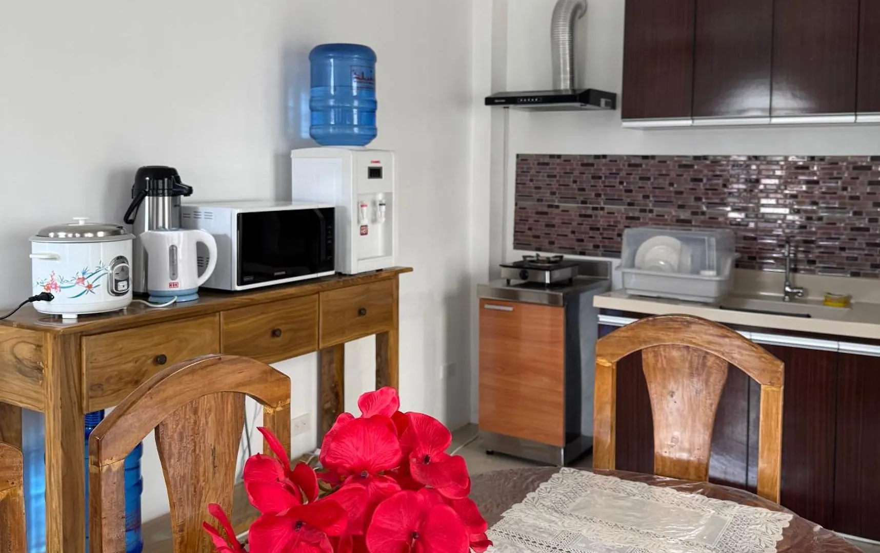Eds Spacious 3-Bedroom 2-Full Bathroom House With Wifi, Ac And Pool Tinago Holiday home